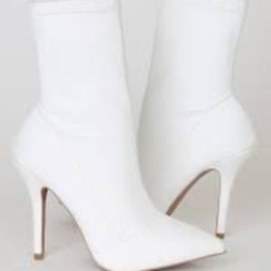 Meet your Posher, Eva